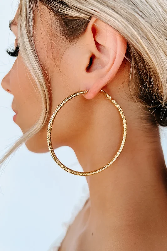 Talkin' Smack Large Textured Hoop Earrings (Gold)