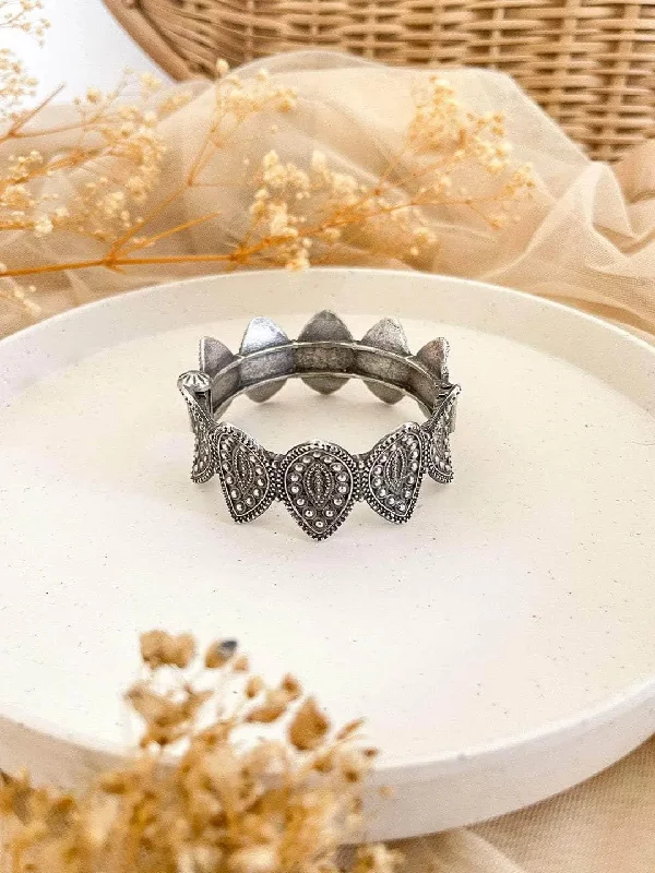 Elegant Designs, Unbeatable Discounts – Shop Jewelry Now Elite Trade Oxidised Silver Bracelet