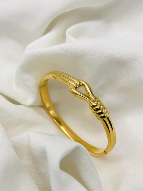 Personalized Engraved Jewelry For Meaningful Gifts Love Knot Tip Shaped Hand Cuff