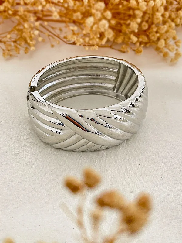 Breathtaking Jewelry At Limited-Time Savings Silver Tone Hinged Snake Handcuff