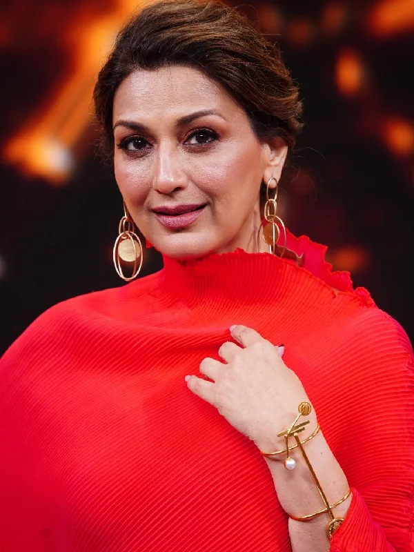 Gorgeous Jewelry, Limited-Time Savings Sonali Bendre In Victorian Dollar Hand Cuff