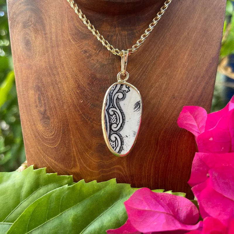 Delicate Scrolls 14k Gold Pendant