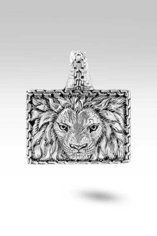 Loyal King Pendant™ in Chainlink